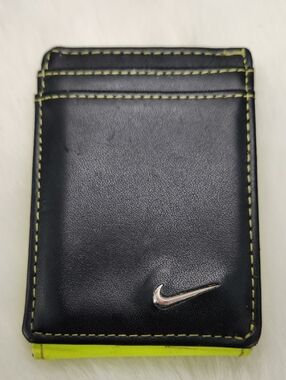 NIKE Bi-Fold Card Holder With Magnetic Close